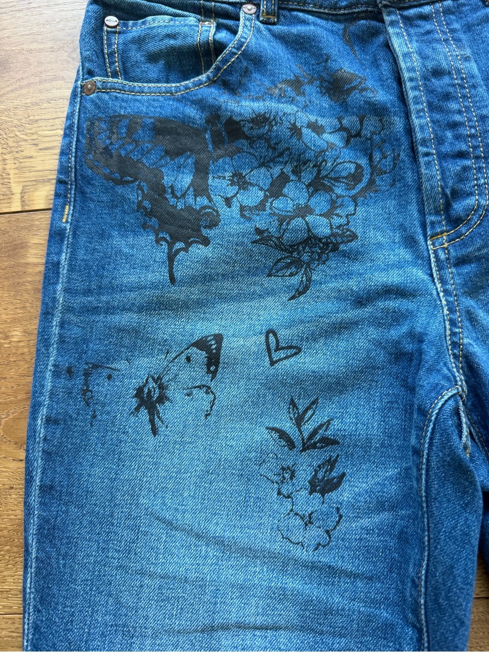Alice & Olivia Straight Leg Jeans - altered - Picture 5 of 13